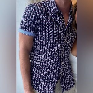 Men’s ButterCloth blue design casual short sleeve shirt size medium regular fit.